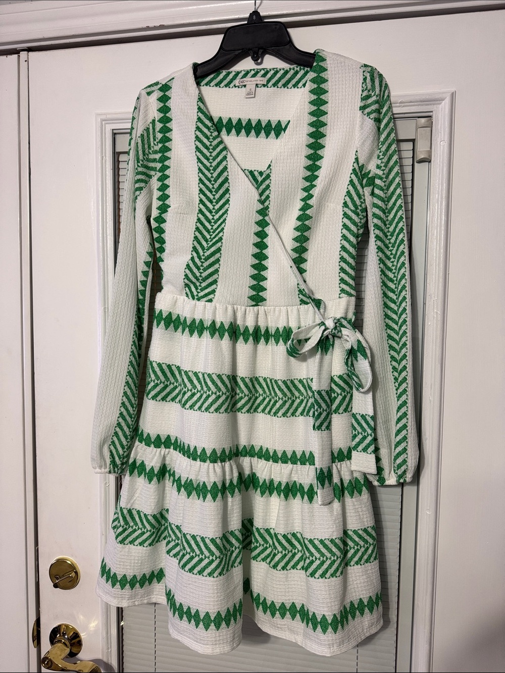 Cato White and Green Long-Sleeve Geometric Wrap Dress